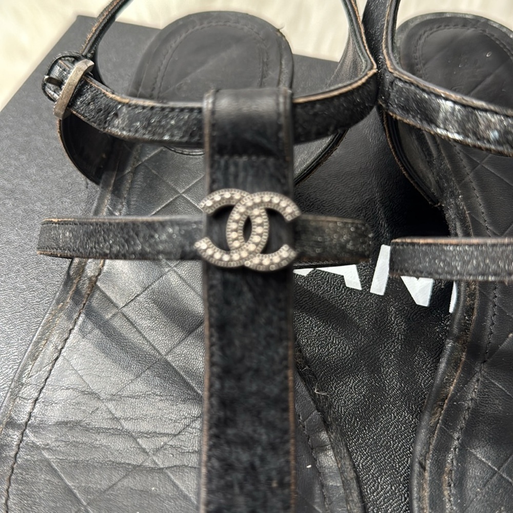 CHANEL Interocking CC Logo T-Strap Sandals - Picture 4 of 16